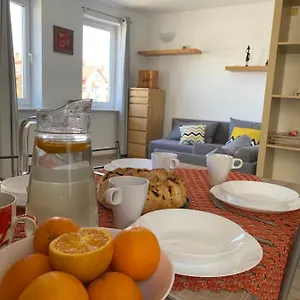 Pomarańczowy - Kawalerka W śródmieściu Kołobrzeg